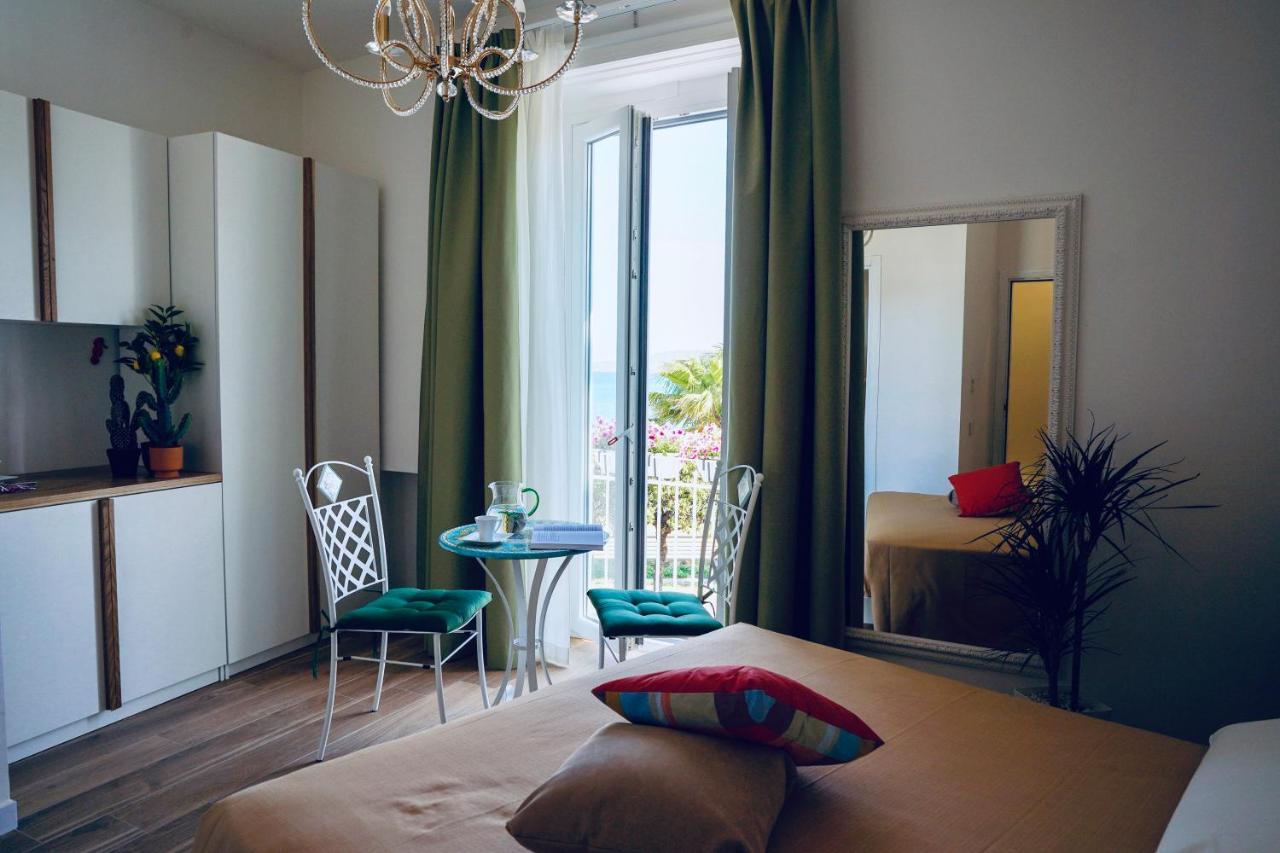 Aquamar Bed And Breakfast Crotone Eksteriør bilde