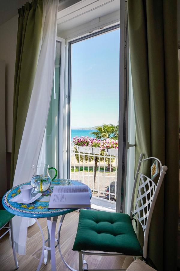 Aquamar Bed And Breakfast Crotone Eksteriør bilde